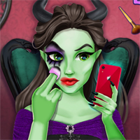 Free online flash games - Evil Queen Glass Skin Routine game - Games2Dress 